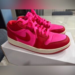 Air Jordan 1 Low SE Pink Blast/Chile Red, Size 8